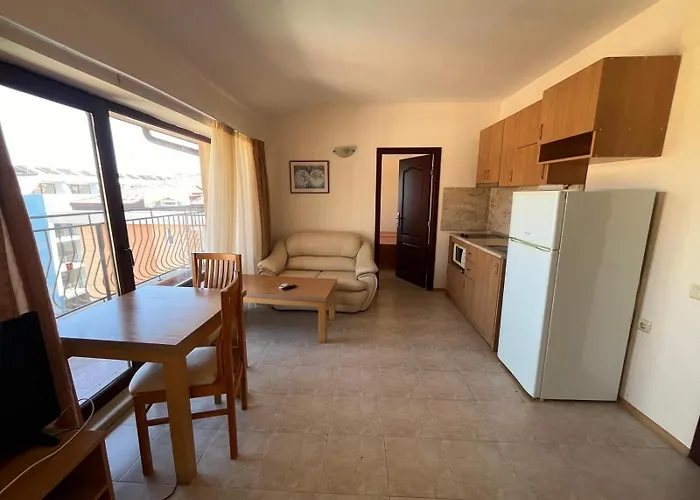 Rose Village ساني بيتش