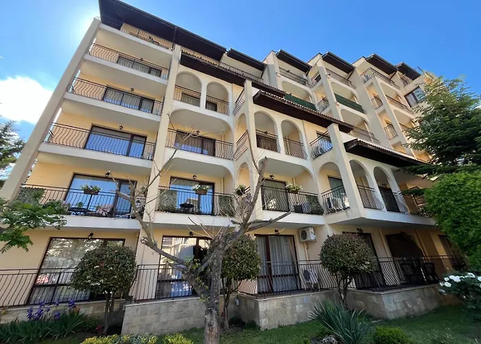 Rose Village ساني بيتش